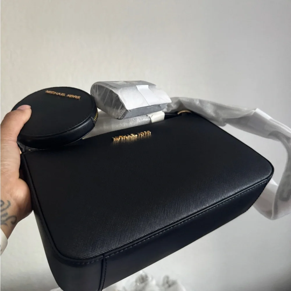 Michael Kors crossbody bag with case for apple AirPods Pro - Picture 8 of 8